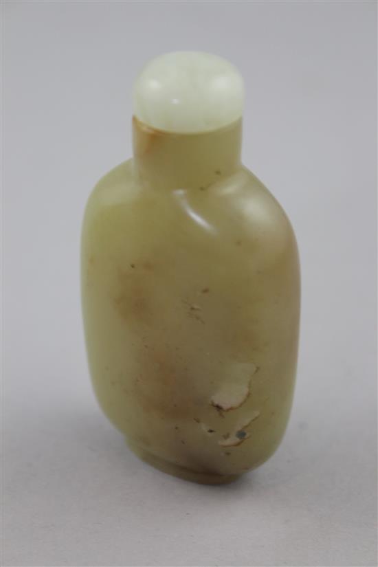 A Chinese yellow jade snuff bottle, 1750-1850, 5.2cm